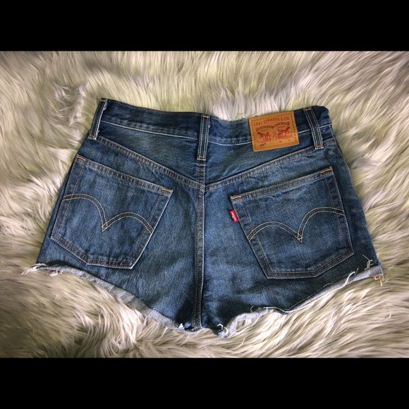 Levi’s 501 Shorts - Picture 2 of 5